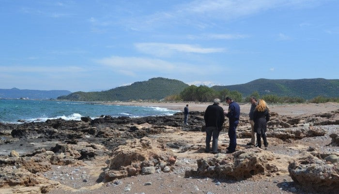 Mακάβριο εύρημα: Οικογένεια ανακάλυψε ακέφαλο πτώμα σε παραλία της Κρήτης